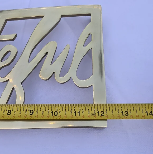 Gold “Grateful” Metal Trivet | Footed Brass-Tone Table Decor - Picture 3 of 7